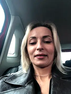 Diamond Bunny  online show from 11-09-25, 11:08