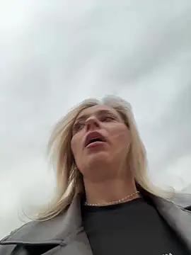 Diamond Bunny  online show from 02-16-26, 03:19