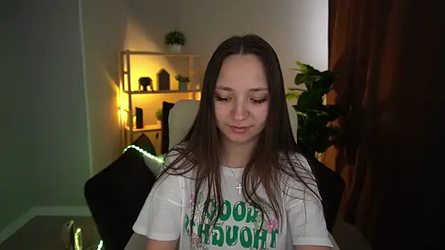 Snapshot of ElysLunar chatting on 12-19-24, 06:12 ElysLunar online show from 12-19-24, 06:12