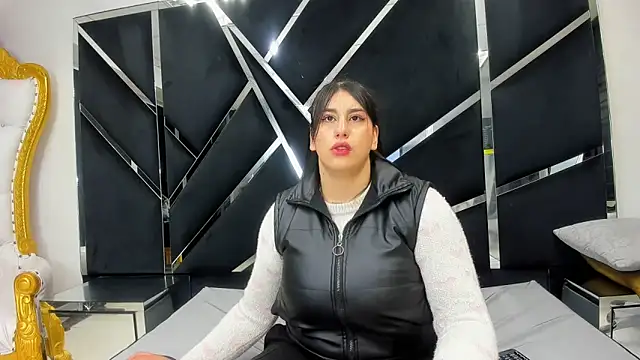 Criistaal  online show from 05-24-26, 03:11