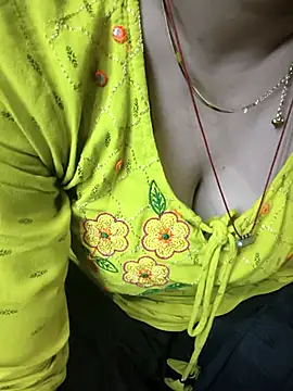 Snapshot of kaveerpooja947 chatting on 02-10-26, 04:00 kaveerpooja947 online show from 02-10-26, 04:00