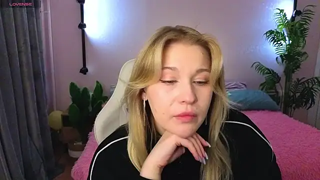 Colleen Blake online show from 04-21-26, 04:45