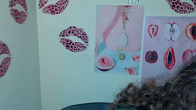  SusieSu  online show from 10-24-25, 07:10