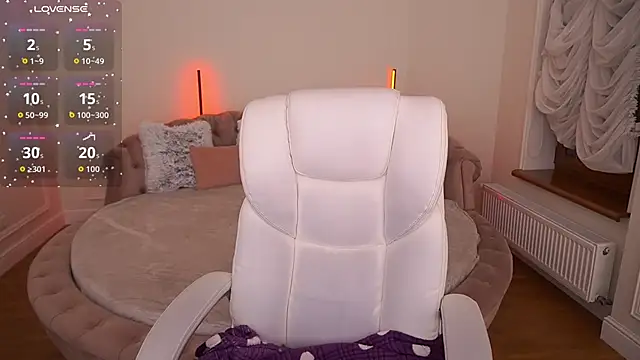 Snapshot of MagicLilu chatting on 12-04-25, 08:50 MagicLilu online show from 12-04-25, 08:50