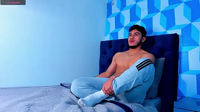 Snapshot of jeisonstark chatting on 03-06-25, 05:43 jeisonstark online show from 03-06-25, 05:43