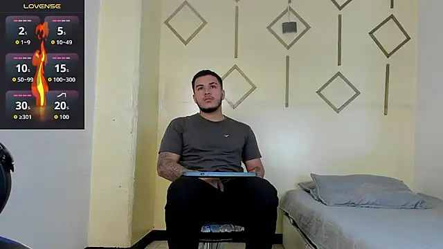 Snapshot of jeisonstark chatting on 10-08-25, 07:11 jeisonstark online show from 10-08-25, 07:11