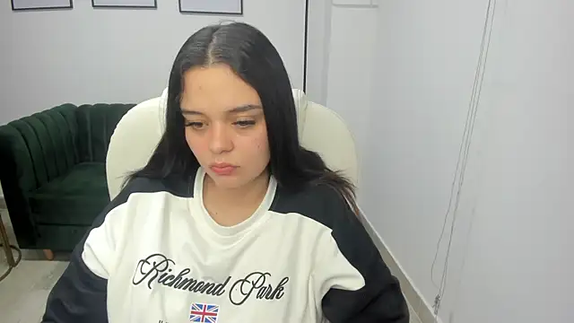 Snapshot of Bella-hadiid chatting on 01-05-25, 10:53 Bella-hadiid online show from 01-05-25, 10:53