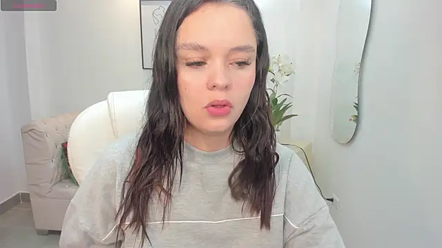 Snapshot of Bella-hadiid chatting on 01-07-25, 11:16 Bella-hadiid online show from 01-07-25, 11:16