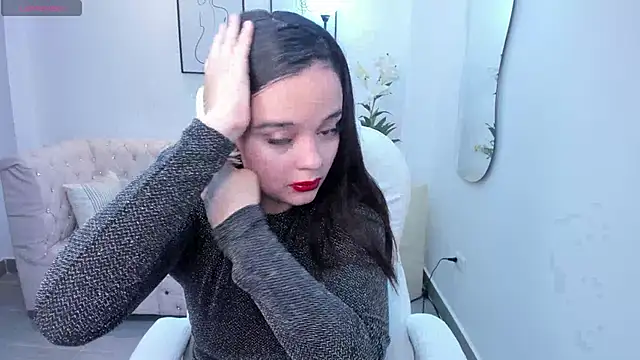 Snapshot of Bella-hadiid chatting on 01-12-25, 11:39 Bella-hadiid online show from 01-12-25, 11:39