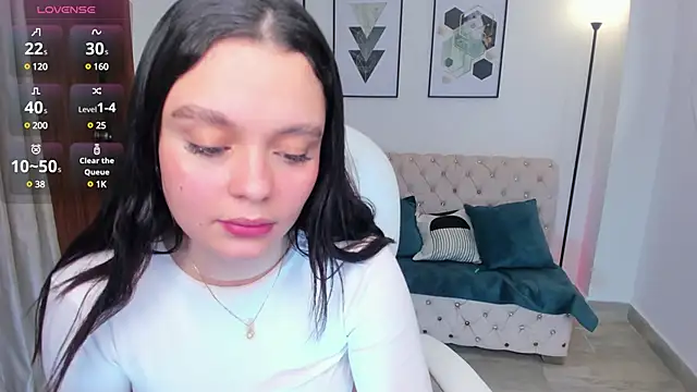 Snapshot of Bella-hadiid chatting on 02-05-25, 02:37 Bella-hadiid online show from 02-05-25, 02:37