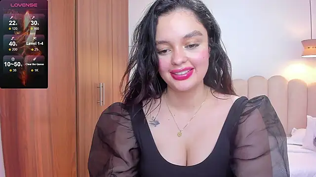 Snapshot of Bella-hadiid chatting on 02-06-25, 05:51 Bella-hadiid online show from 02-06-25, 05:51