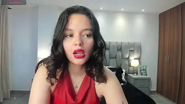 Snapshot of Bella-hadiid chatting on 02-07-25, 11:45 Bella-hadiid online show from 02-07-25, 11:45