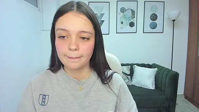 Snapshot of Bella-hadiid chatting on 02-13-25, 11:28 Bella-hadiid online show from 02-13-25, 11:28