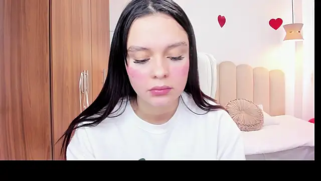 Snapshot of Bella-hadiid chatting on 02-16-25, 03:27 Bella-hadiid online show from 02-16-25, 03:27