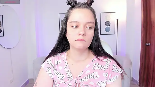 Snapshot of Bella-hadiid chatting on 02-26-25, 11:09 Bella-hadiid online show from 02-26-25, 11:09