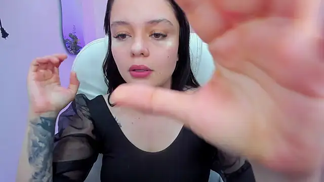 Snapshot of Bella-hadiid chatting on 03-02-25, 02:00 Bella-hadiid online show from 03-02-25, 02:00