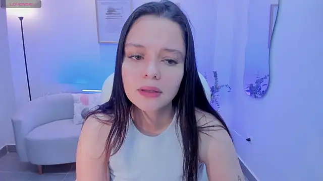 Snapshot of Bella-hadiid chatting on 03-07-25, 11:40 Bella-hadiid online show from 03-07-25, 11:40
