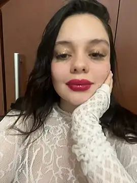 Snapshot of Bella-hadiid chatting on 03-22-25, 10:59 Bella-hadiid online show from 03-22-25, 10:59