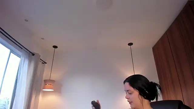 Snapshot of Bella-hadiid chatting on 09-09-25, 11:10 Bella-hadiid online show from 09-09-25, 11:10
