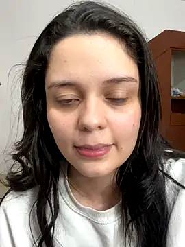 Snapshot of Bella-hadiid chatting on 09-12-25, 11:26 Bella-hadiid online show from 09-12-25, 11:26
