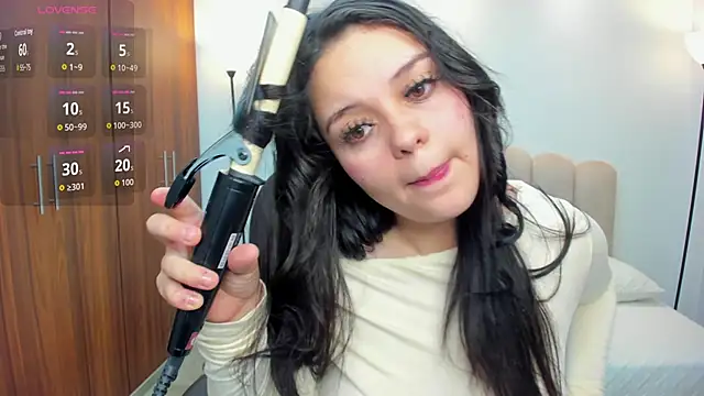 Snapshot of Bella-hadiid chatting on 09-19-25, 11:33 Bella-hadiid online show from 09-19-25, 11:33