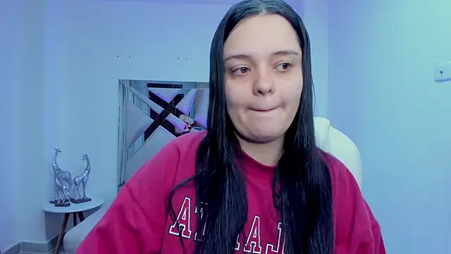 Snapshot of Bella-hadiid chatting on 10-03-25, 11:29 Bella-hadiid online show from 10-03-25, 11:29