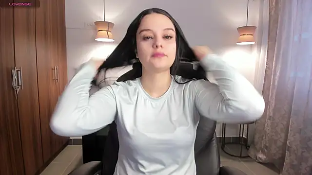 Snapshot of Bella-hadiid chatting on 10-11-25, 11:42 Bella-hadiid online show from 10-11-25, 11:42