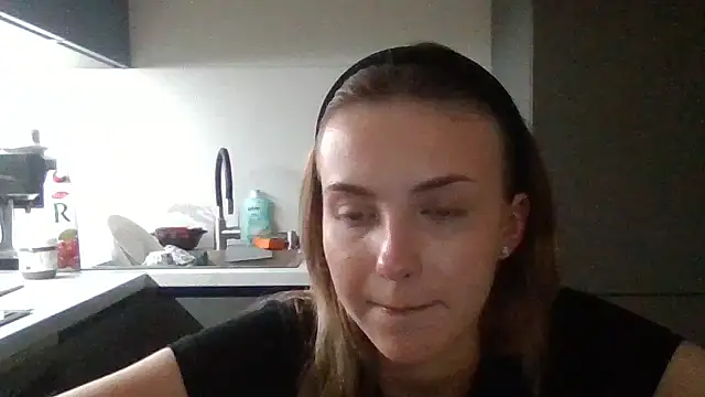 Snapshot of Sweety_Nika chatting on 10-15-25, 07:36 Sweety Nika online show from 10-15-25, 07:36