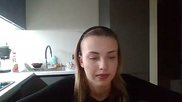 Snapshot of Sweety_Nika chatting on 10-16-25, 06:53 Sweety Nika online show from 10-16-25, 06:53