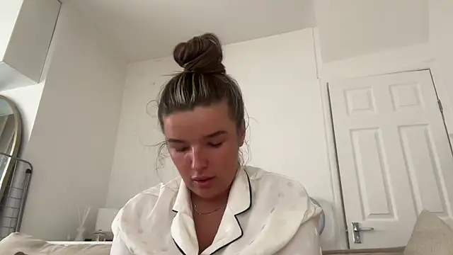 maisiesmithx online show from 09-18-25, 09:00