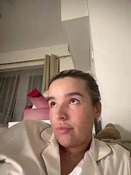 maisiesmithx online show from 10-08-25, 11:02