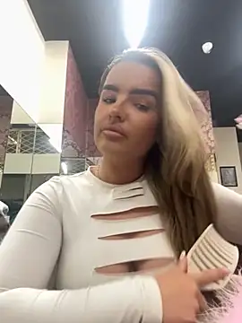 maisiesmithx online show from 10-19-25, 01:50