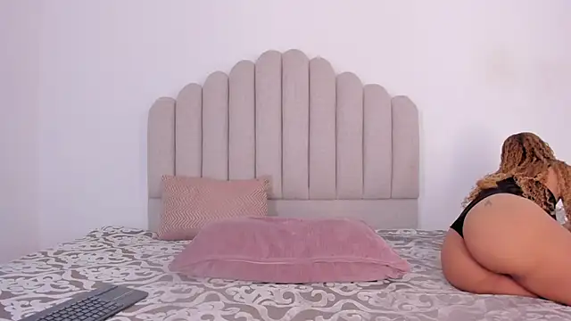 Nikki Angel  online show from 01-23-25, 07:51