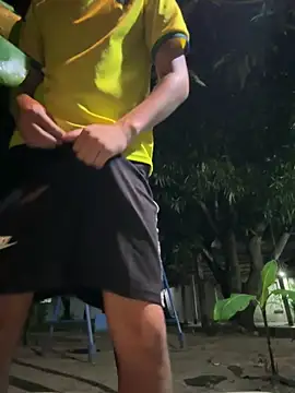 Snapshot of Erick-90 chatting on 10-11-25, 10:03 Erick-90 online show from 10-11-25, 10:03