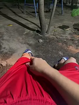 Snapshot of Erick-90 chatting on 10-25-25, 04:42 Erick-90 online show from 10-25-25, 04:42