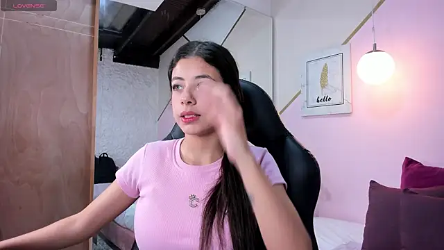 Snapshot of coraltaylor chatting on 12-19-24, 10:42 coraltaylor online show from 12-19-24, 10:42