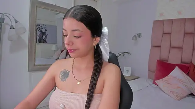 Snapshot of coraltaylor chatting on 10-13-25, 01:00 coraltaylor online show from 10-13-25, 01:00