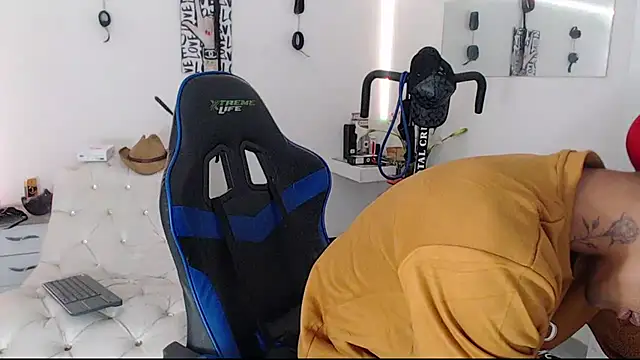 Leonard Price online show from 03-18-25, 01:42