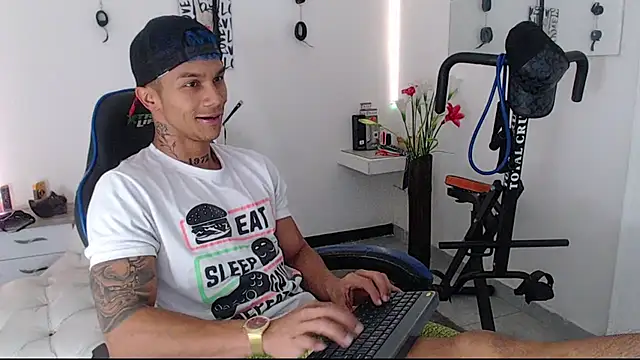 Leonard Price online show from 03-22-25, 03:31