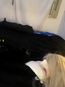 Snapshot of Deepsylove chatting on 09-20-25, 08:32 Deepsylove online show from 09-20-25, 08:32