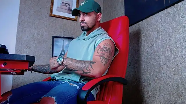 Snapshot of NigelBoydXXX chatting on 12-19-24, 07:40 NigelBoydXXX online show from 12-19-24, 07:40