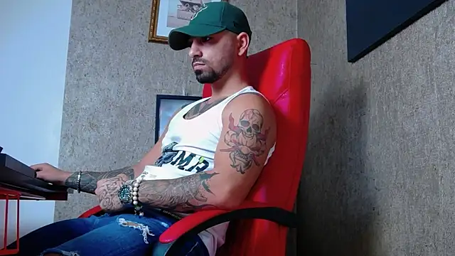 Snapshot of NigelBoydXXX chatting on 01-21-25, 02:37 NigelBoydXXX online show from 01-21-25, 02:37