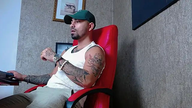 Snapshot of NigelBoydXXX chatting on 01-21-25, 06:55 NigelBoydXXX online show from 01-21-25, 06:55
