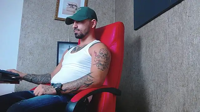 Snapshot of NigelBoydXXX chatting on 01-26-25, 10:35 NigelBoydXXX online show from 01-26-25, 10:35