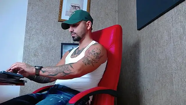 Snapshot of NigelBoydXXX chatting on 01-27-25, 06:41 NigelBoydXXX online show from 01-27-25, 06:41