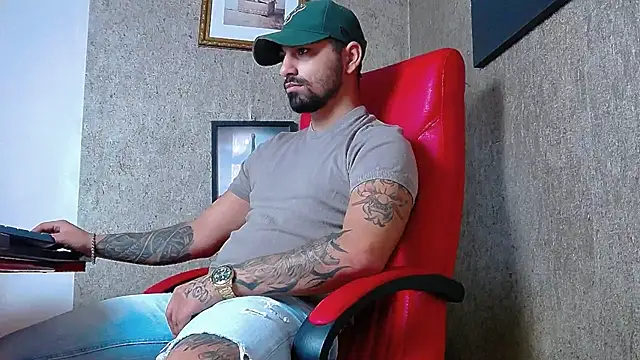 Snapshot of NigelBoydXXX chatting on 02-15-25, 08:33 NigelBoydXXX online show from 02-15-25, 08:33
