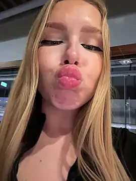 Snapshot of mur_girl chatting on 12-03-24, 01:54 mur girl online show from 12-03-24, 01:54