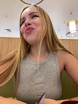 Snapshot of mur_girl chatting on 12-08-24, 09:02 mur girl online show from 12-08-24, 09:02