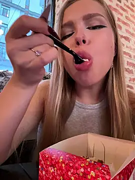 Snapshot of mur_girl chatting on 12-08-24, 12:08 mur girl online show from 12-08-24, 12:08