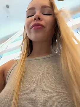 Snapshot of mur_girl chatting on 12-19-24, 09:40 mur girl online show from 12-19-24, 09:40